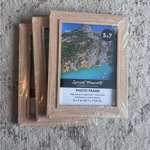 NWT 3- Light Wood 5x7 Picture Frame Set - Natural Oak Finish